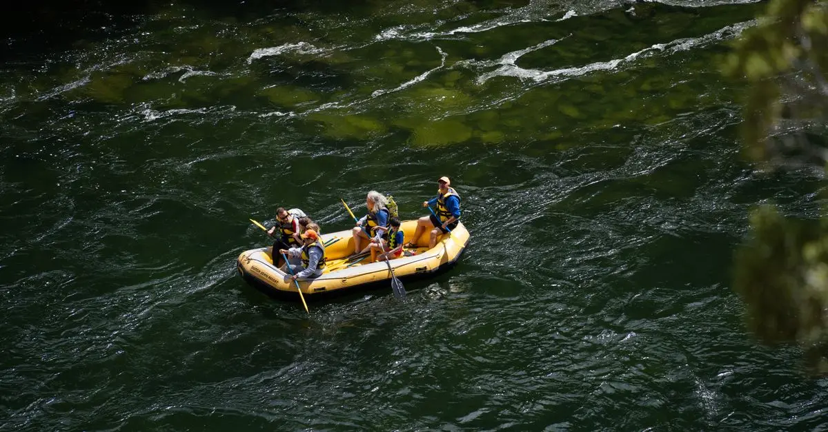 Comment Choisir le Bon Équipement pour le Rafting