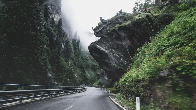 Top 10 des itinéraires insolites à découvrir pour un road trip mémorable