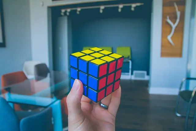 Comment avancer rapidement dans l'apprentissage du Rubik's Cube