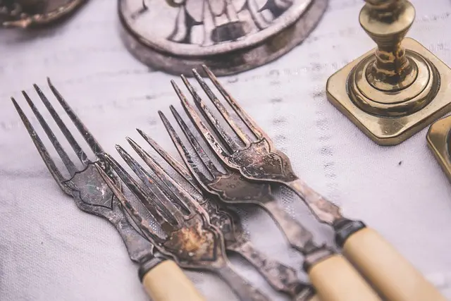 Les 10 objets anciens incontournables pour enrichir votre collection