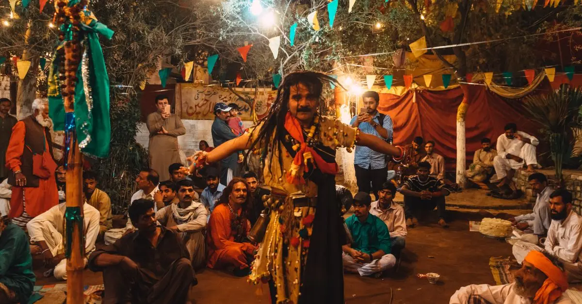 Comment Tirer Profit des Rituels Culturels en Voyage