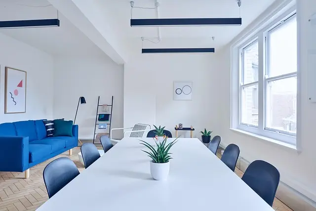 Comment Choisir les Meilleurs Accessoires pour le Confort au Bureau