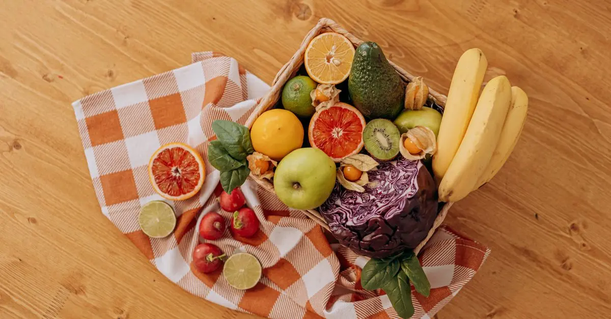 Les Bienfaits des Fruits de Saison dans un Panier de Fruits
