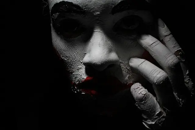 Cómo hacer un disfraz de vampiro aterrador y original