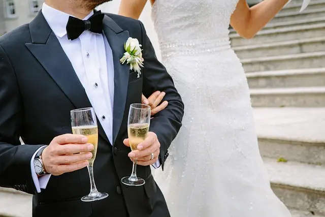 Comment Personnaliser Votre Cérémonie de Mariage avec des Rituels Émotionnels