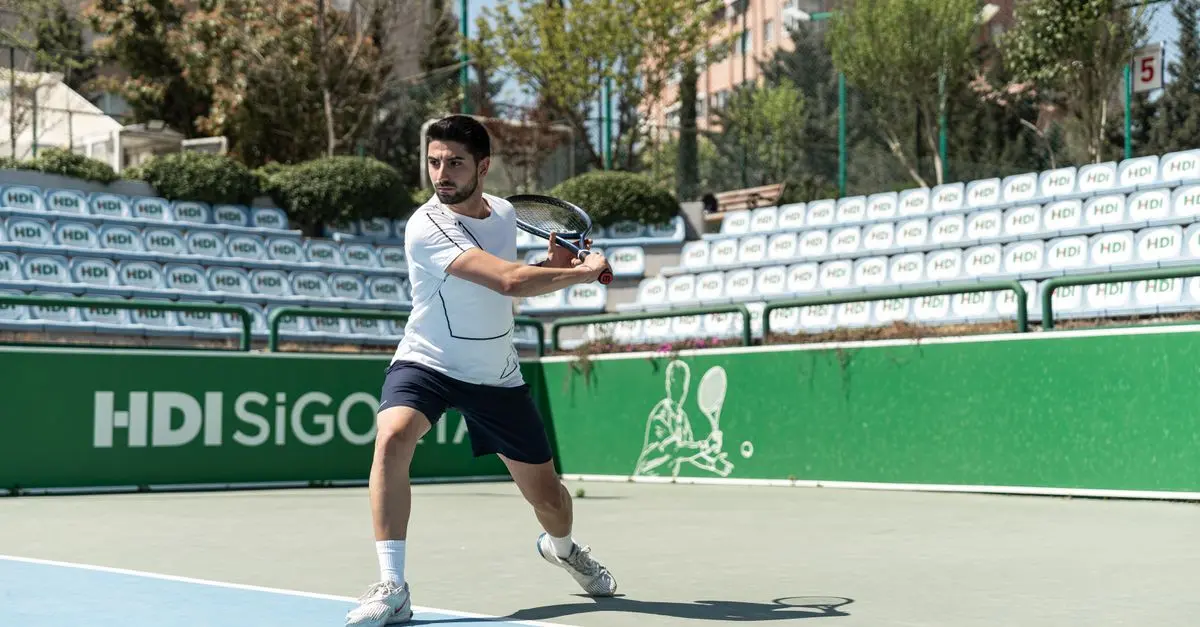Les meilleures positions sur le court de tennis pour débutants