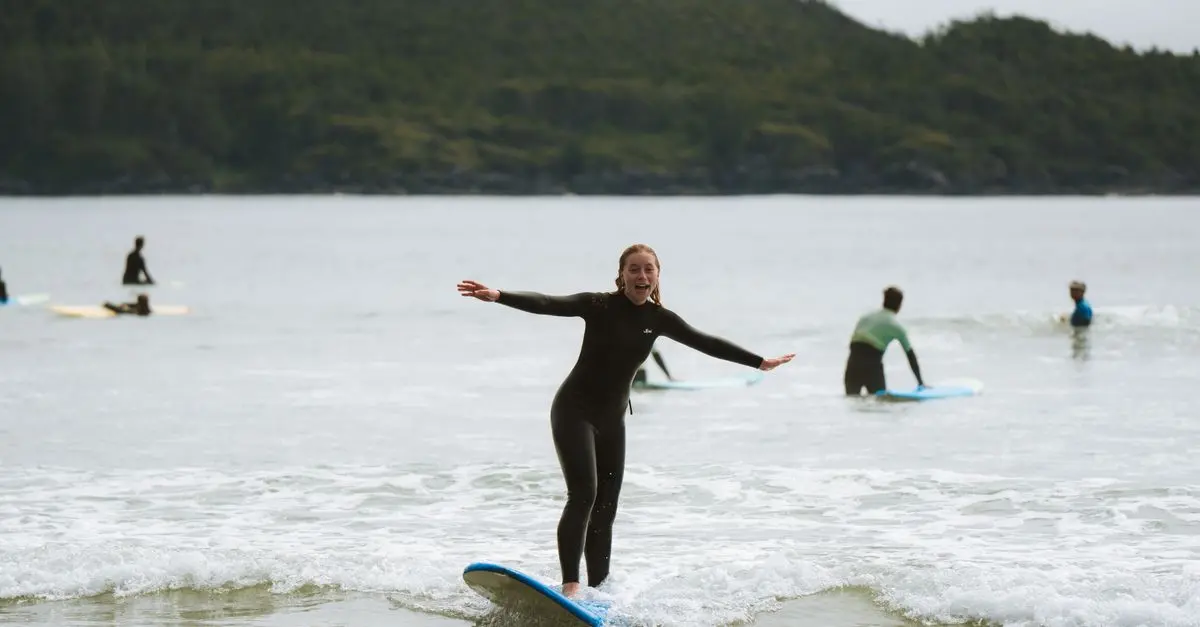 Comment bien choisir son matériel de surf pour débutants