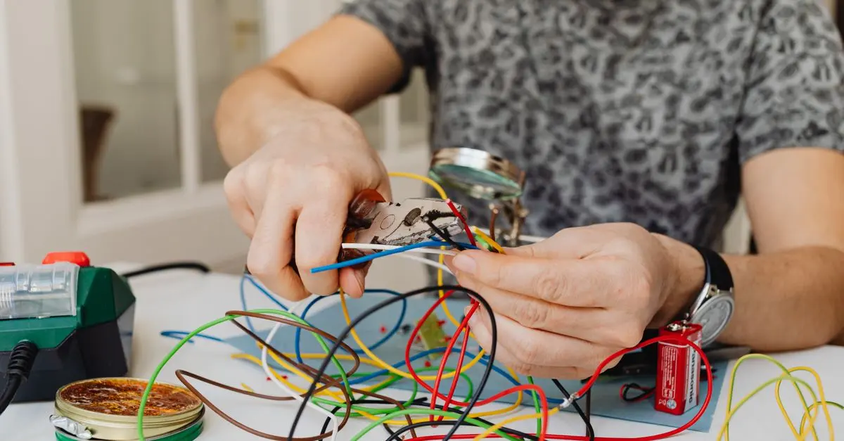 Les 7 Erreurs à Éviter Lors de la Choix d'un Électricien Rapide