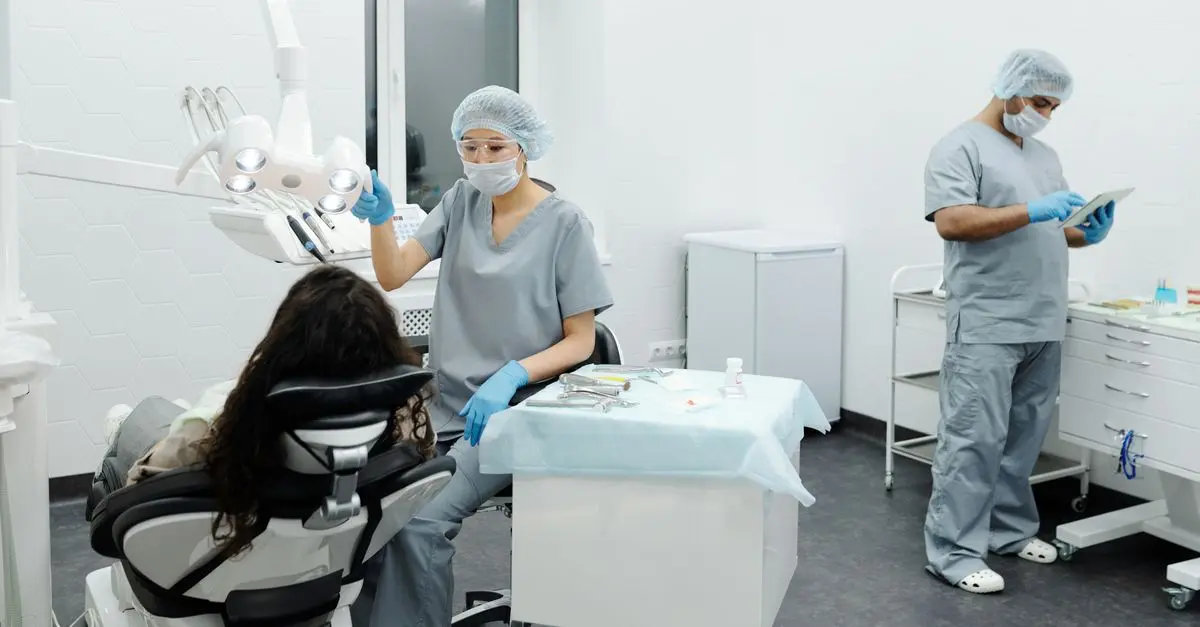Les Cliniques Dentaires Ouvertes 24h : Comparatif des Offres