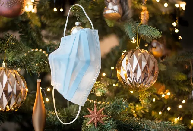 10 erreurs à éviter lors de la décoration lumineuse de votre sapin