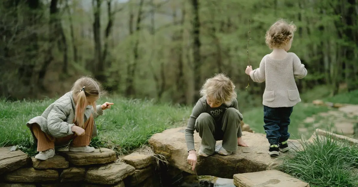 Comment découvrir la nature avec les enfants : astuces pratiques