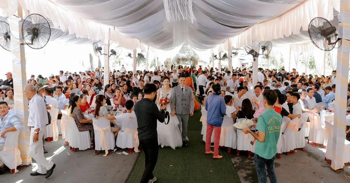 Célébrer les noces d'or : 10 conseils pratiques pour une fête réussie