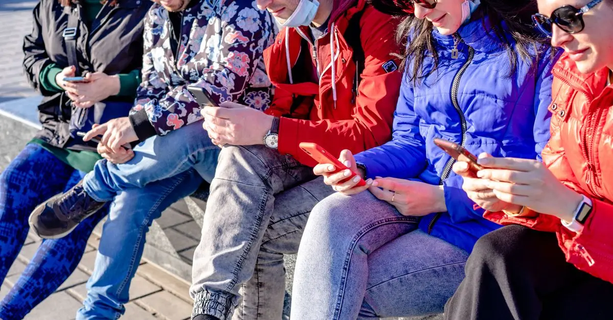 Comment les médias sociaux affectent notre communication moderne