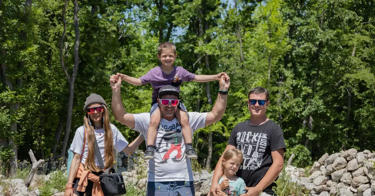 10 Creative Outdoor Activities for Family Bonding