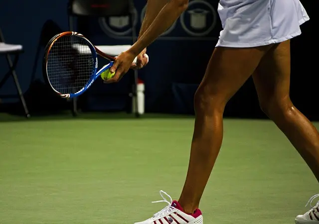 Les Techniques de Service des Étoiles du Tennis à Maîtriser