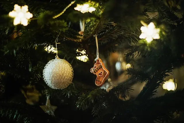 Comment créer une ambiance féérique autour de votre sapin