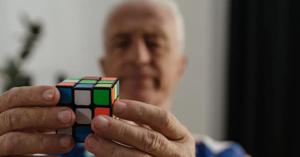 Guide complet pour résoudre le Rubik's Cube en 3 étapes