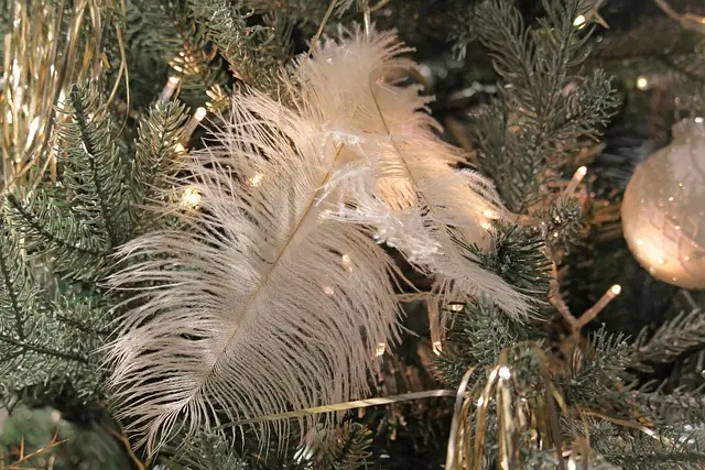 10 astuces pour illuminer votre sapin de Noël de manière créative