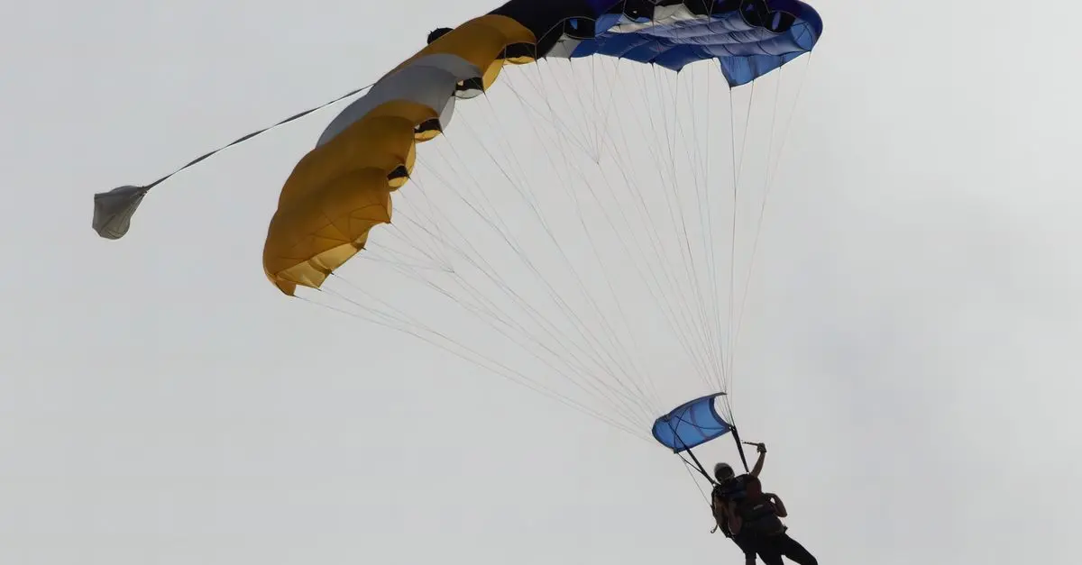 Comment choisir le parfait parachute pour votre saut