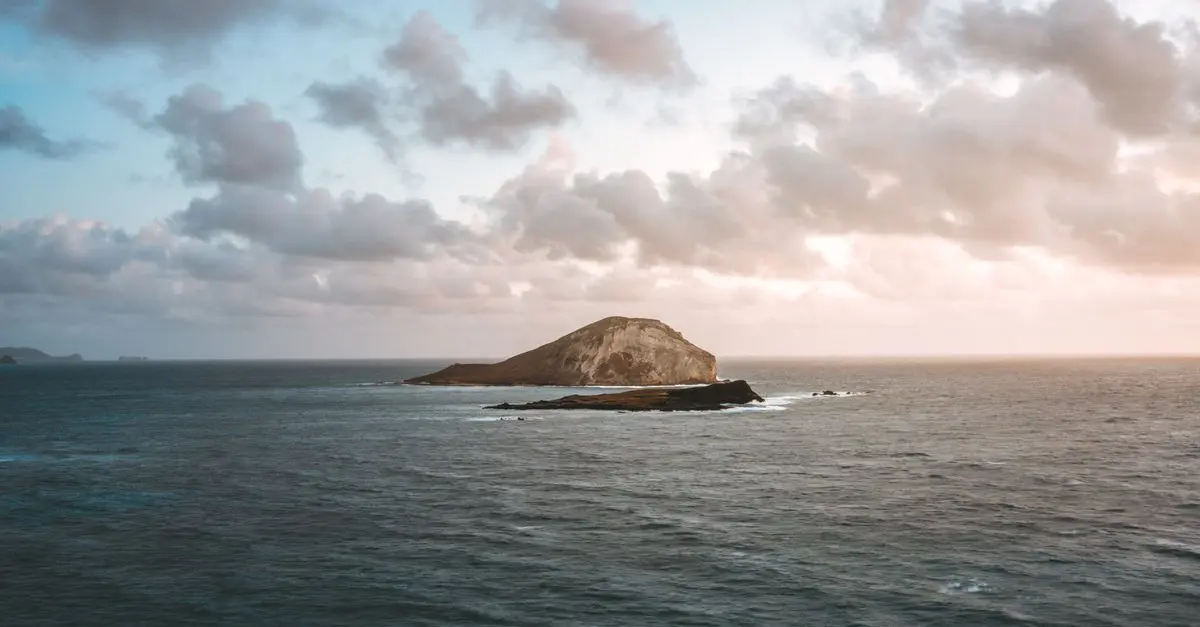 Les îles les plus mystérieuses à explorer : un guide complet