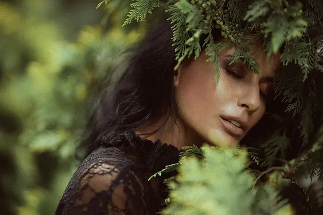 Cómo Elegir el Maquillaje Perfecto para un Look Elegante