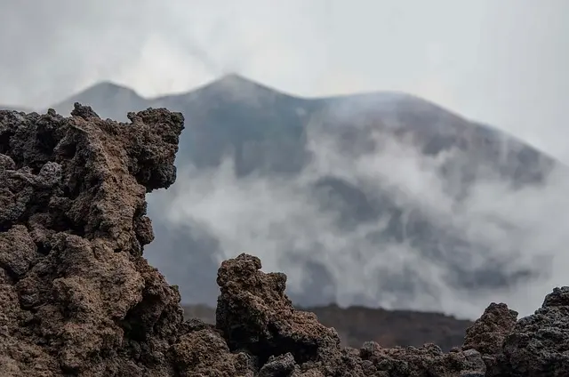 Comment les volcans influencent la géographie locale