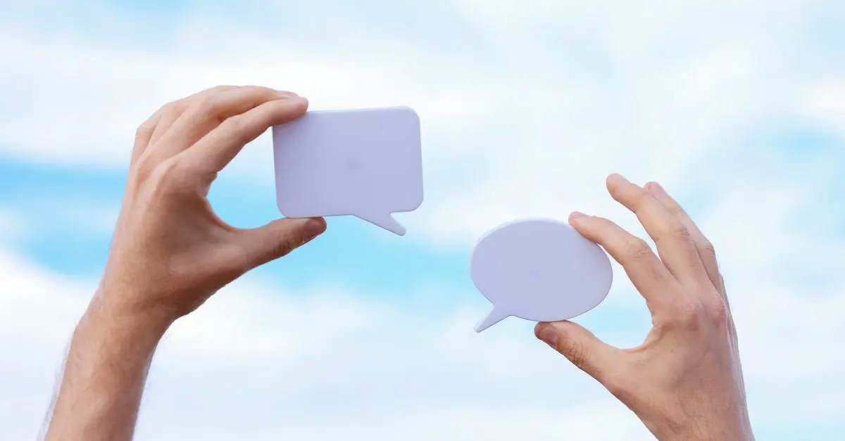 Comment les réseaux sociaux redéfinissent la communication moderne