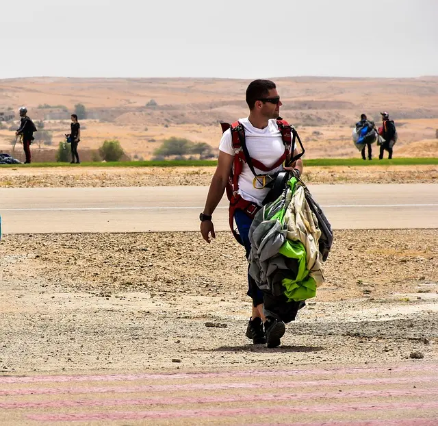 Comparatif : Parachutisme Tandem vs Solo, lequel choisir ?