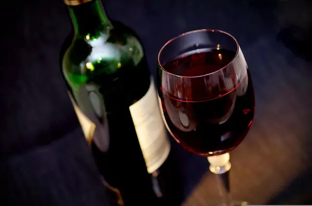 Les Liqueurs Artisanales : Comment les Déguster avec Plaisir