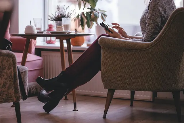 5 Essential Tips for Creating a Cozy Reading Nook