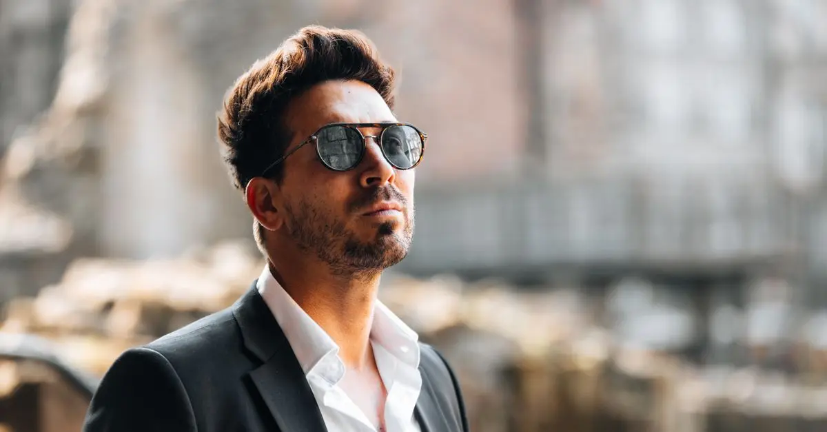 Comment Choisir les Accessoires À Intégrer Dans Votre Dressing Homme
