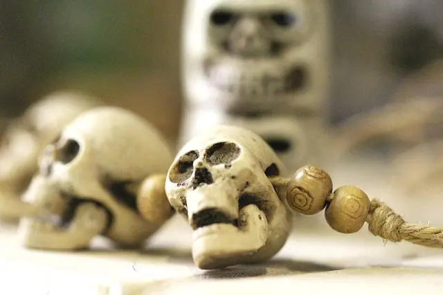 Cómo crear un altar de Halloween lleno de significado