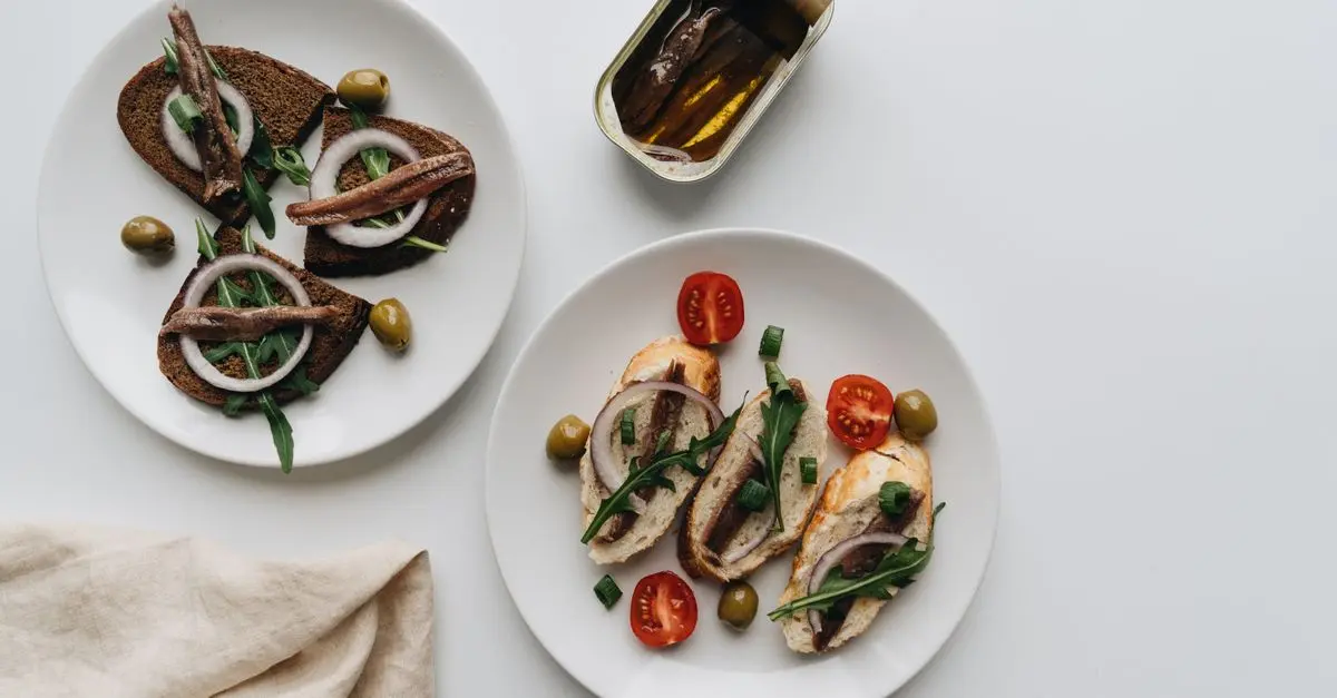 10 ingredientes esenciales para preparar tapas españolas