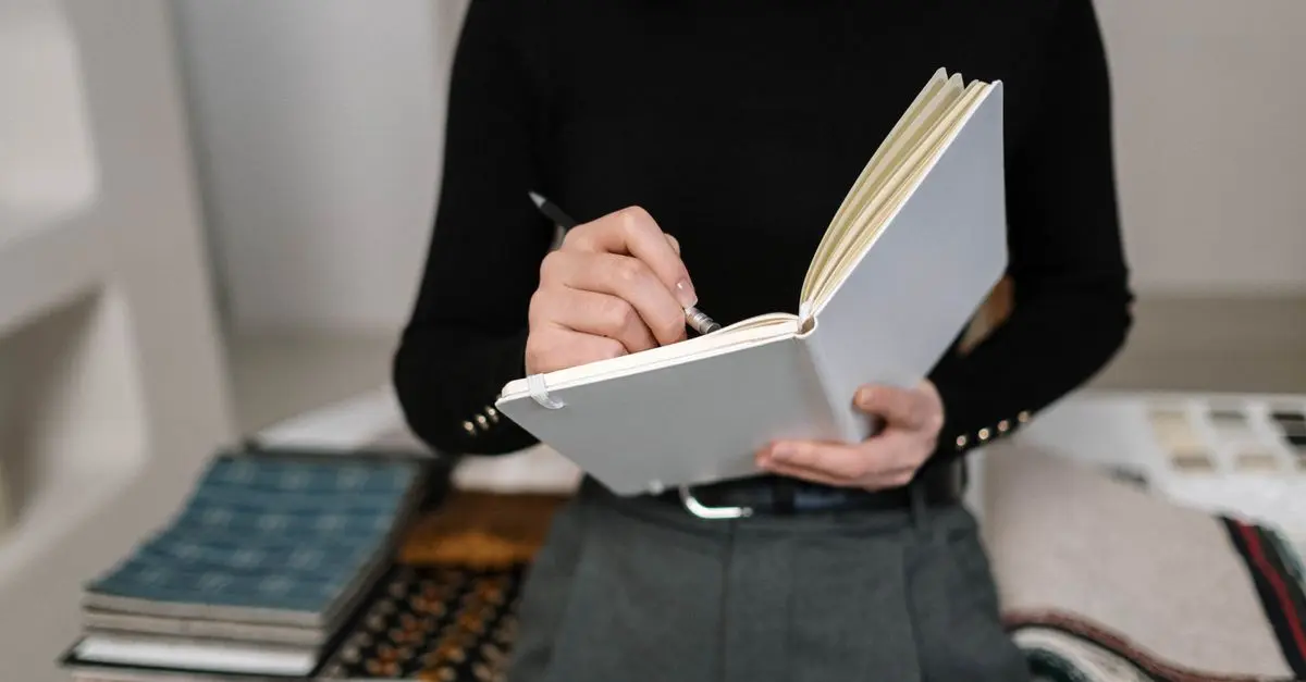 Les secrets d'un carnet de style réussi pour un look personnalisé