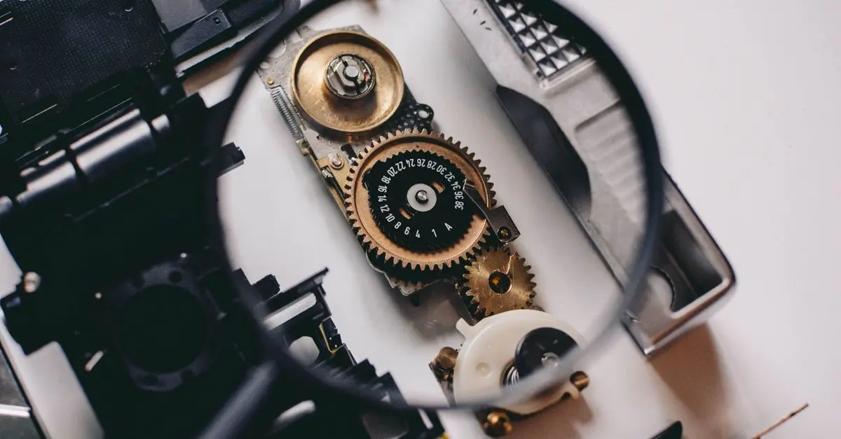 Comment vérifier l'authenticité d'un objet ancien : Guide pratique