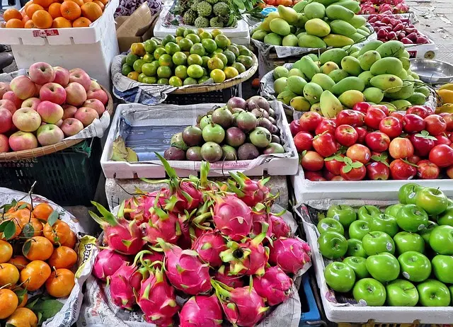 Comment Choisir les Fruits Parfaits pour un Panier Équilibré