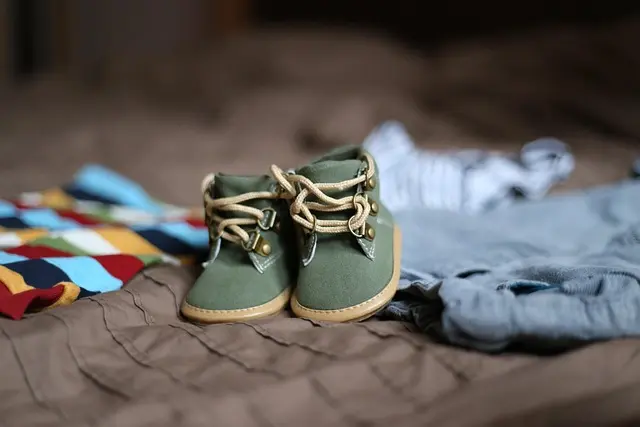 Comment Choisir des Vêtements de Bébé pour Chaque Saison