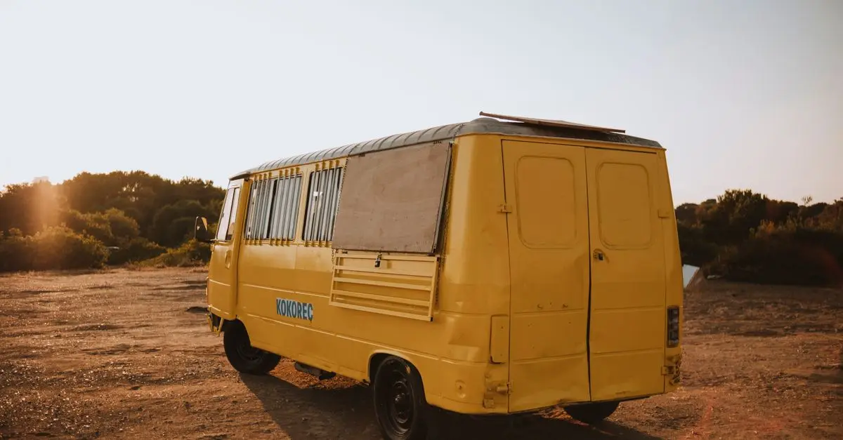 Van Aménagé vs Voiture : Quel Véhicule Choisir pour un Roadtrip