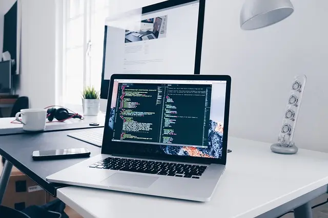 Les meilleures pratiques pour un bureau ergonomique en télétravail