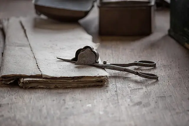 Les objets anciens en métal : entretien et secrets de préservation