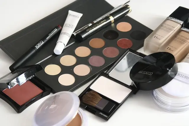 Comment le maquillage hybride peut révolutionner votre apparence