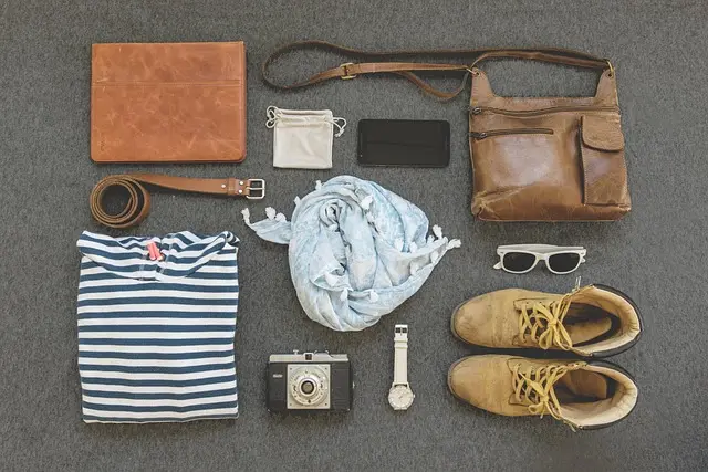 Les Accessoires Incontournables pour Élever Votre Dressing Homme