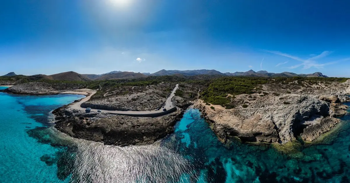 Confronto tra Arcipelago Toscano e Isole Eolie: Quale Scegliere?