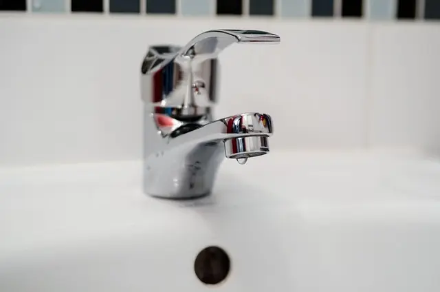 Réparer une fuite d'eau rapidement : Guide pratique