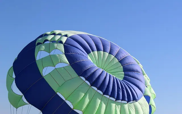 Comment bien choisir votre équipement pour le parapente adapté PMR
