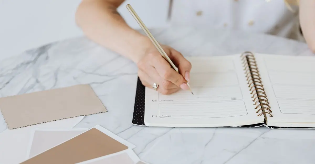 Comment choisir le bon format pour votre journal de mode