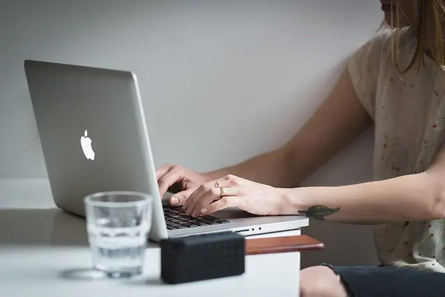Jak nowoczesna technologia wpływa na efektywność pracy?