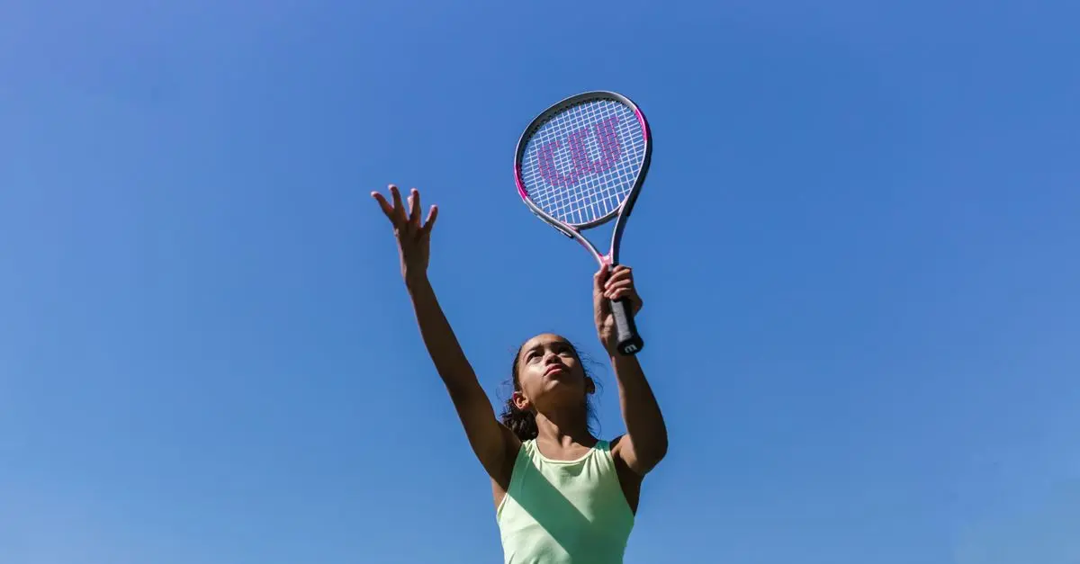 Les Techniques de Service des Étoiles du Tennis à Maîtriser