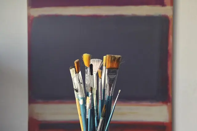 10 Essential Tips for New Artists to Build Their Online Presence