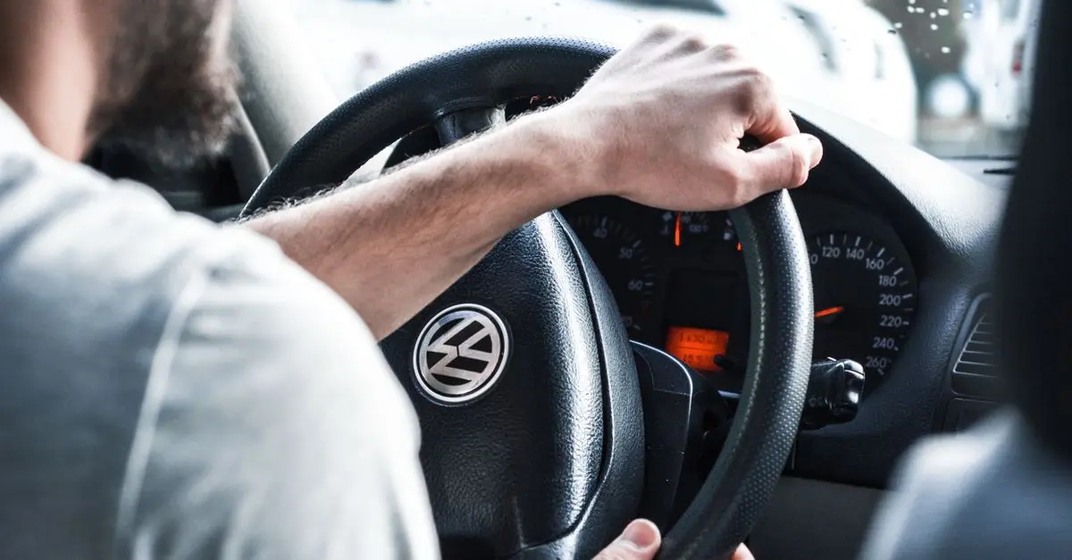 Comment le réglage de votre volant optimise la vitesse de conduite